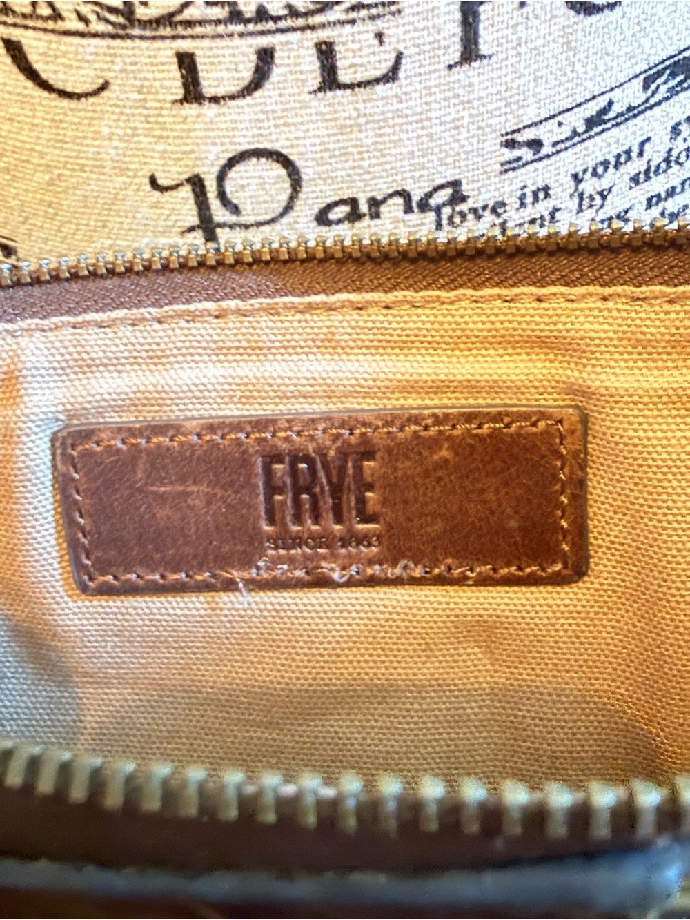 Frye Distressed Brown Leather Zip Wallet, Card Holder & Keyholder - Picture 3 of 7